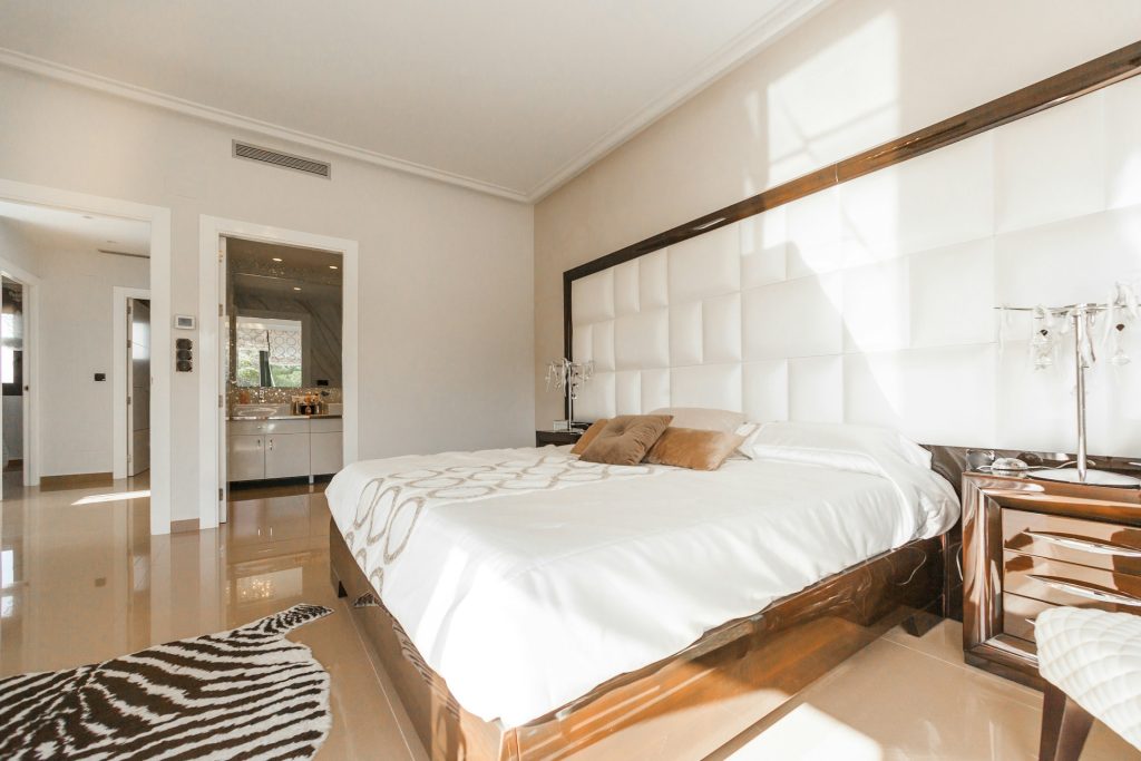 Easy Steps to Become a Successful Airbnb Host